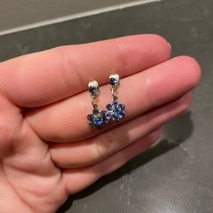 Flower detailed earrings